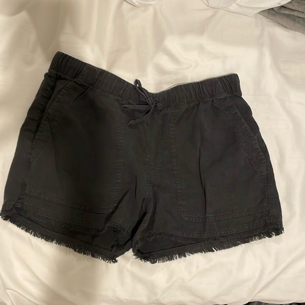Bella Dahl gray fringe shorts